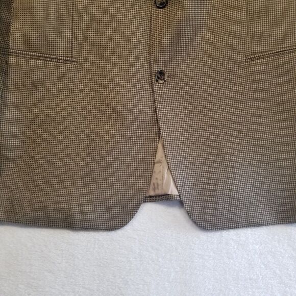 Hugo Boss 44R Sport Coat 3 Button Tan Silk Wool Blend Plaid Classic Business - Picture 2 of 12